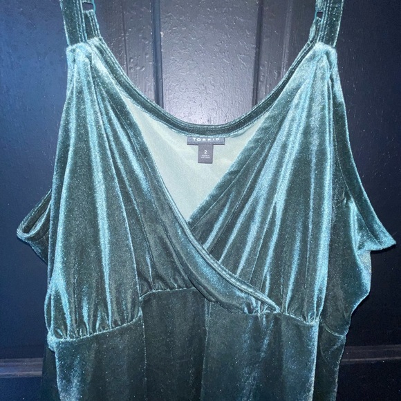 Torrid Emerald Green Velvet Blouse ~ 2x - Picture 6 of 10